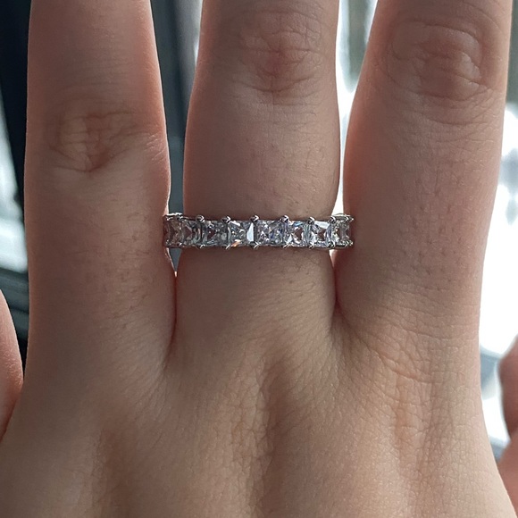 silver square cut diamond ring - Picture 2 of 2